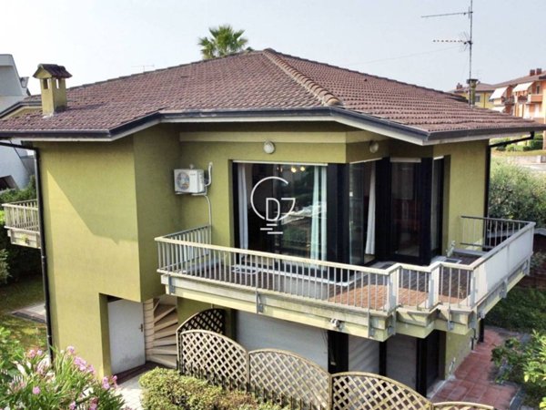 appartamento in vendita a Desenzano del Garda in zona Rivoltella