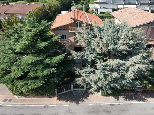 casa indipendente in vendita a Desenzano del Garda