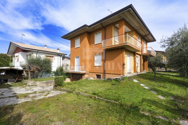 casa indipendente in vendita a Desenzano del Garda in zona Rivoltella