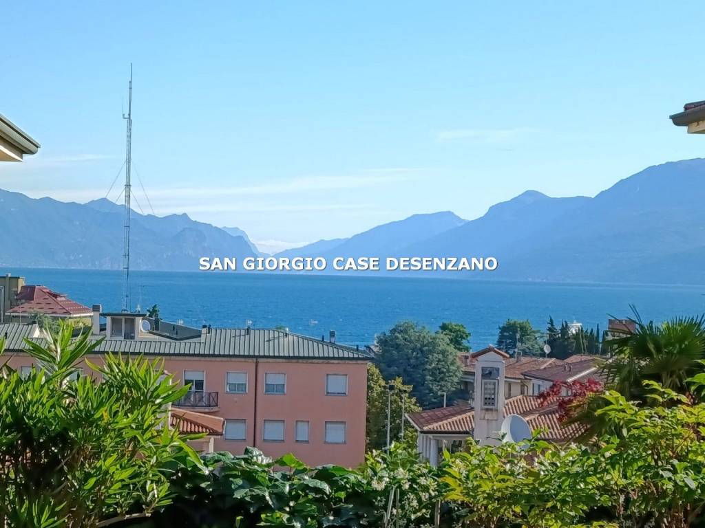 casa indipendente in vendita a Desenzano del Garda