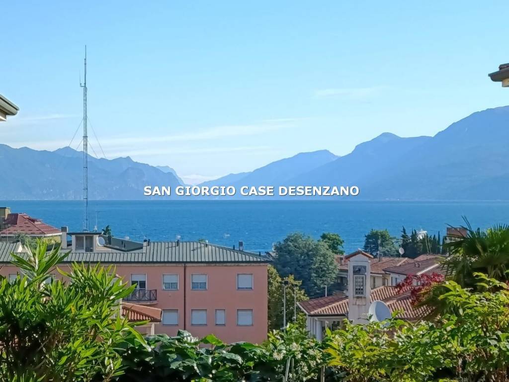 casa indipendente in vendita a Desenzano del Garda