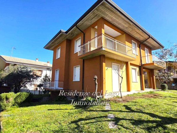 casa indipendente in vendita a Desenzano del Garda in zona Rivoltella