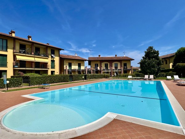 casa indipendente in vendita a Desenzano del Garda in zona Rivoltella