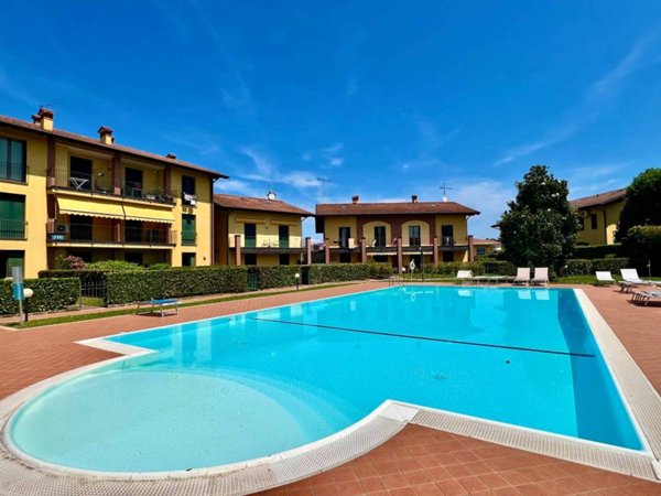 casa indipendente in vendita a Desenzano del Garda in zona Rivoltella