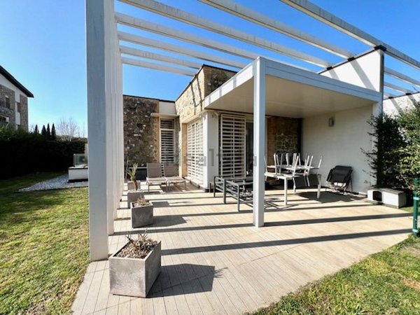 casa indipendente in vendita a Desenzano del Garda