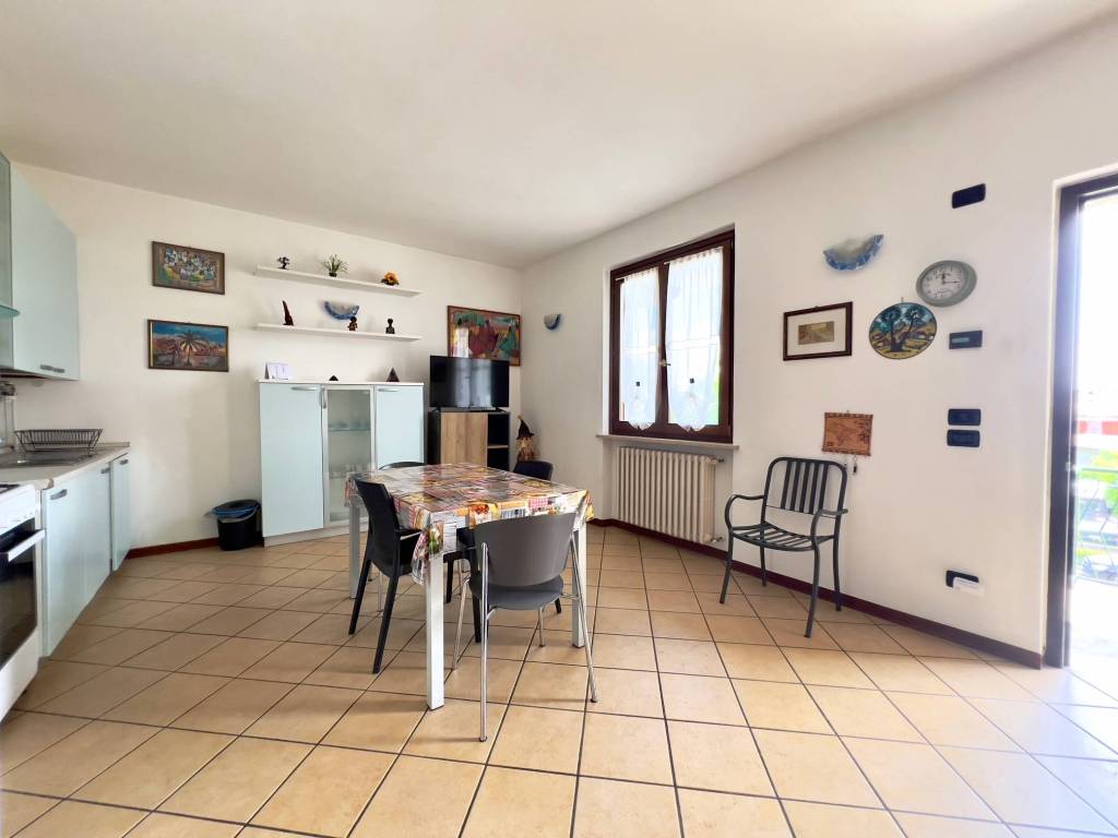 appartamento in vendita a Desenzano del Garda in zona Rivoltella