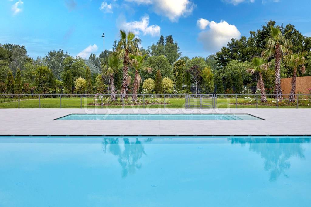 appartamento in vendita a Desenzano del Garda in zona Rivoltella