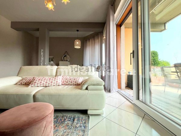 appartamento in vendita a Desenzano del Garda in zona Campeggio sul Vò