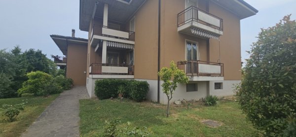 appartamento in vendita a Desenzano del Garda in zona Campeggio sul Vò