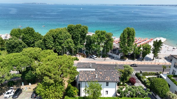 casa indipendente in vendita a Desenzano del Garda