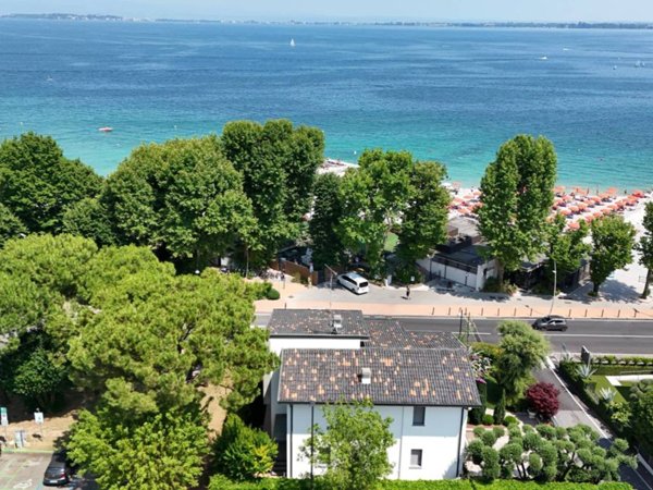 casa indipendente in vendita a Desenzano del Garda