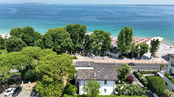casa indipendente in vendita a Desenzano del Garda