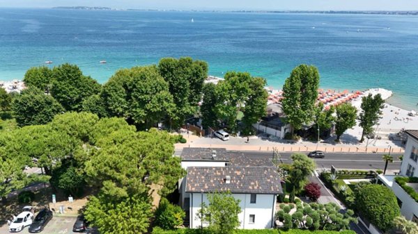 casa indipendente in vendita a Desenzano del Garda