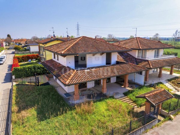 casa indipendente in vendita a Desenzano del Garda