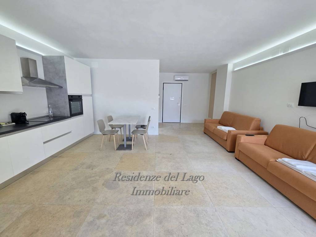 appartamento in vendita a Desenzano del Garda in zona Rivoltella