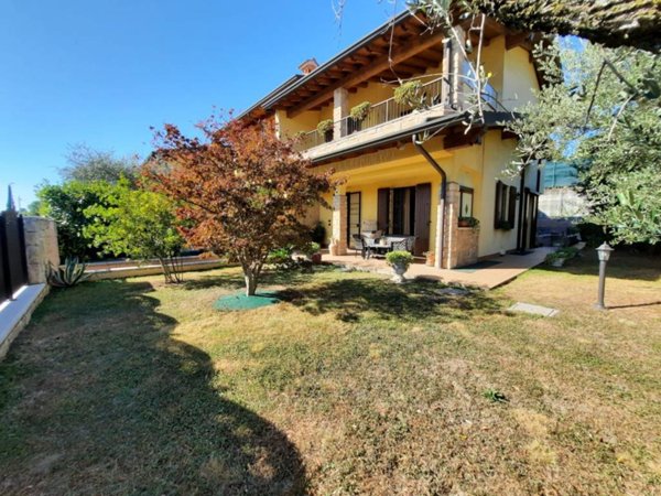 casa indipendente in vendita a Desenzano del Garda
