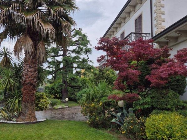 casa indipendente in vendita a Desenzano del Garda