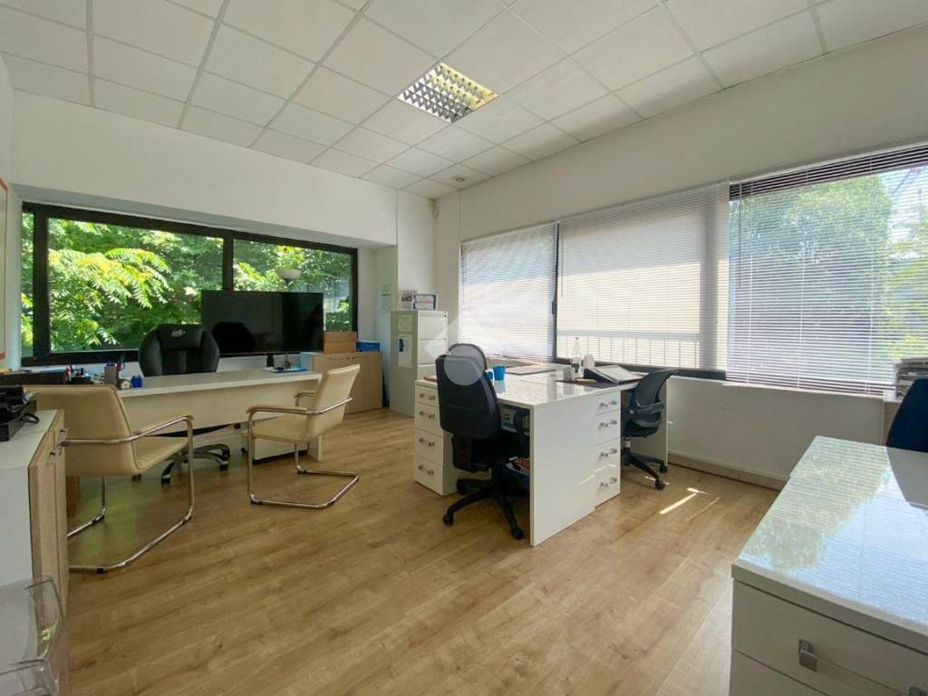 locale commerciale in vendita a Desenzano del Garda