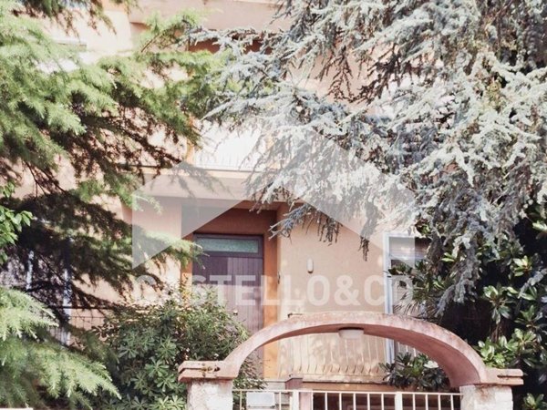 casa indipendente in vendita a Desenzano del Garda