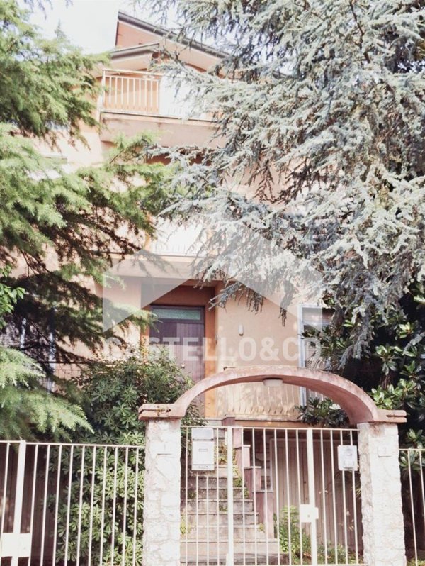 casa indipendente in vendita a Desenzano del Garda