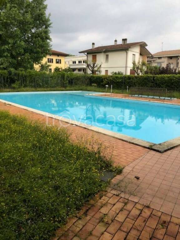 appartamento in vendita a Desenzano del Garda in zona Rivoltella