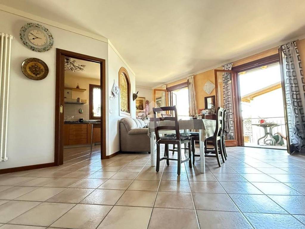 appartamento a Desenzano del Garda in zona San Martino della Battaglia