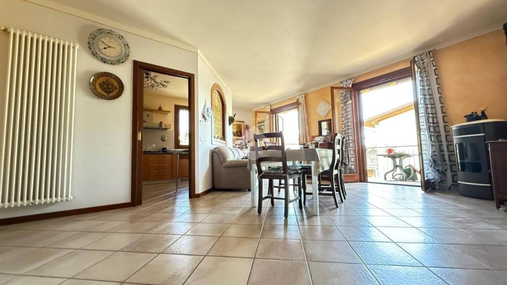 appartamento a Desenzano del Garda in zona San Martino della Battaglia