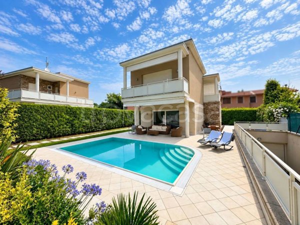 casa indipendente in vendita a Desenzano del Garda