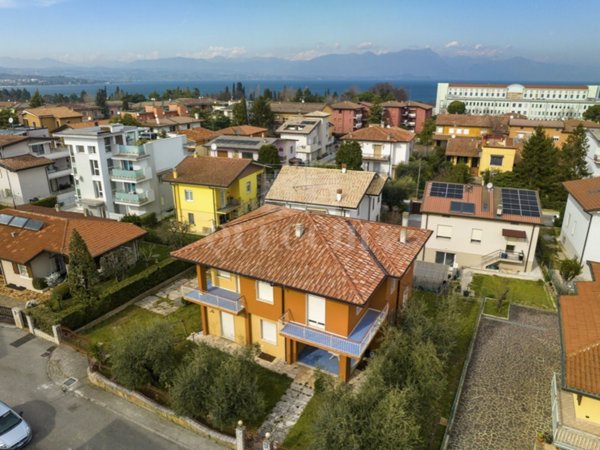 casa indipendente in vendita a Desenzano del Garda
