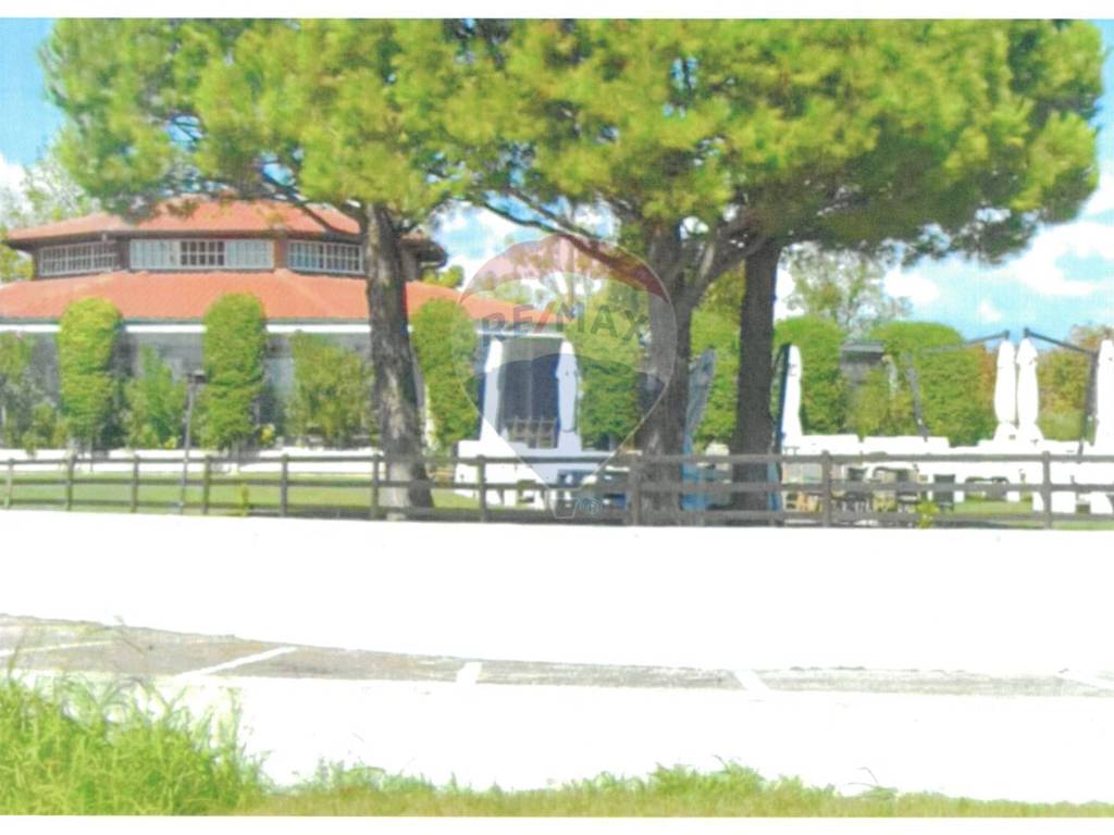 negozio in vendita a Desenzano del Garda in zona San Martino della Battaglia