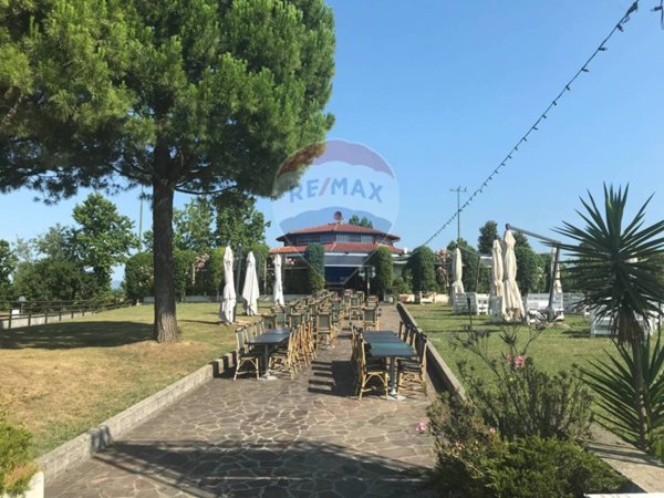 negozio in vendita a Desenzano del Garda in zona San Martino della Battaglia