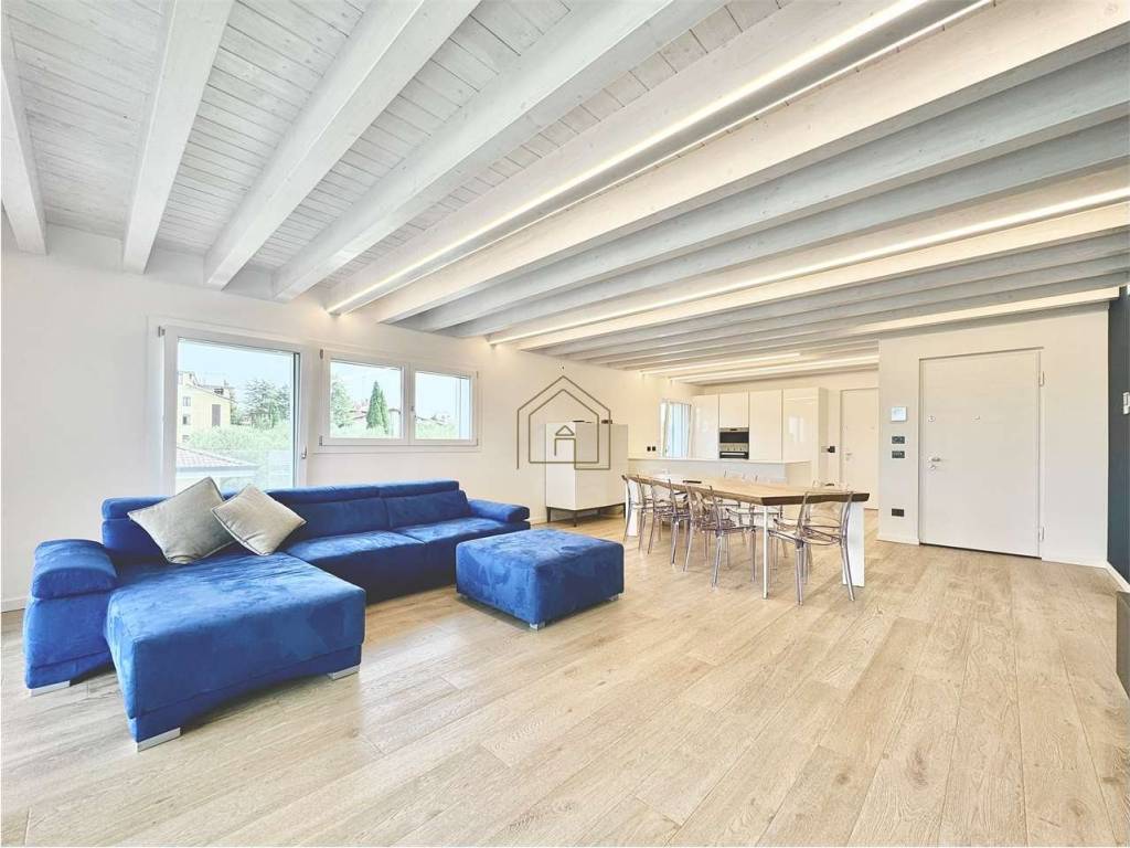 appartamento in vendita a Desenzano del Garda