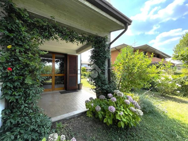 appartamento in vendita a Desenzano del Garda in zona Rivoltella