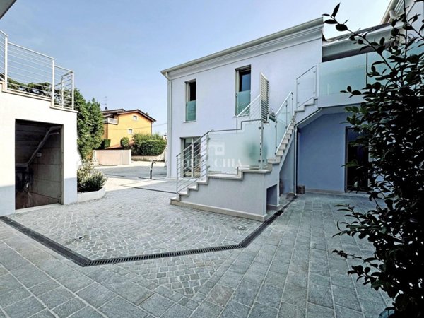 appartamento in vendita a Desenzano del Garda