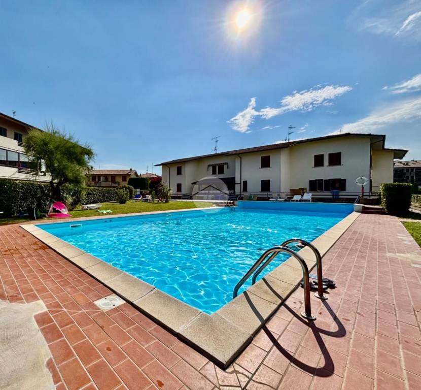 appartamento in vendita a Desenzano del Garda in zona Rivoltella
