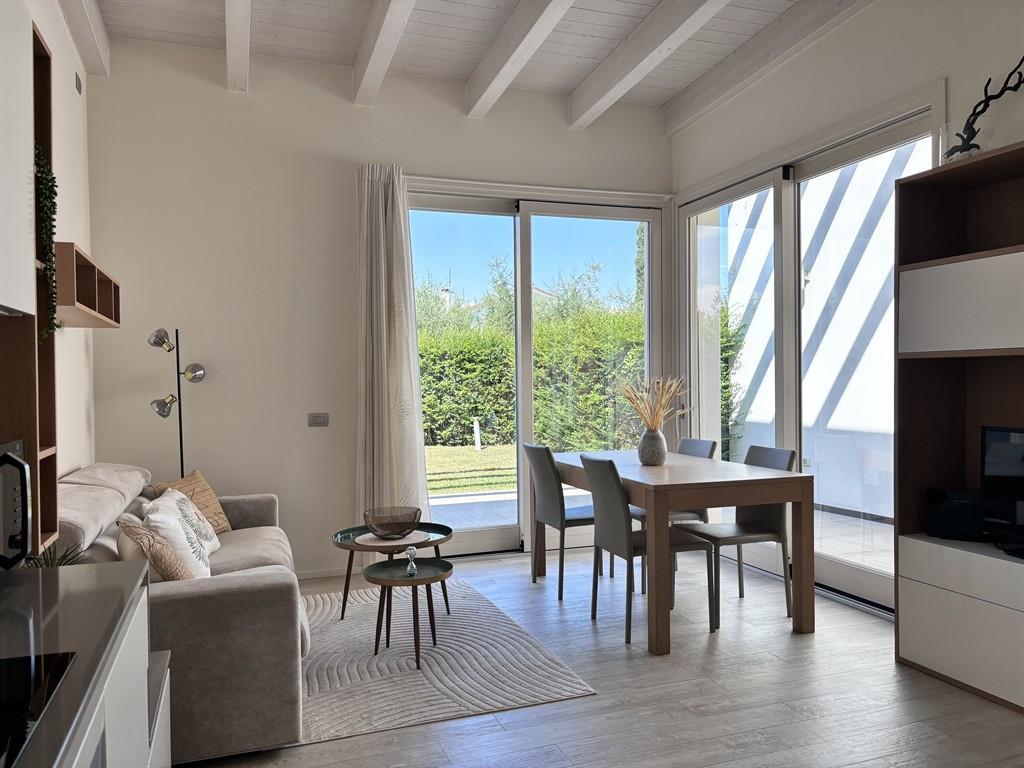 casa indipendente in vendita a Desenzano del Garda in zona Rivoltella