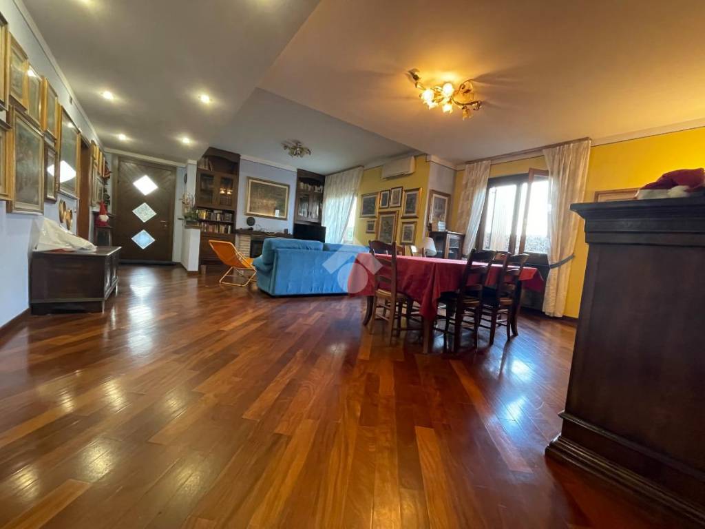 casa indipendente in vendita a Desenzano del Garda