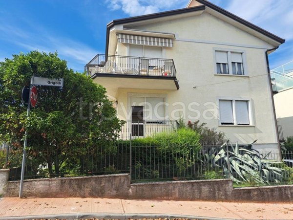 casa indipendente in vendita a Desenzano del Garda