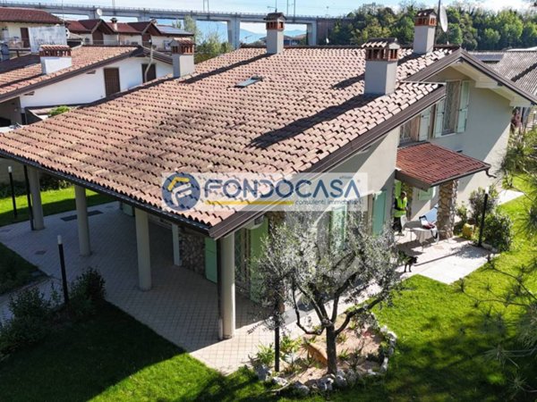 casa indipendente in vendita a Desenzano del Garda