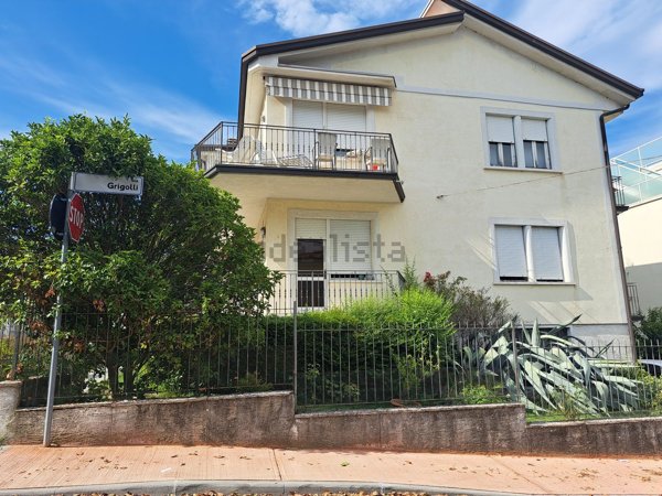 casa indipendente in vendita a Desenzano del Garda
