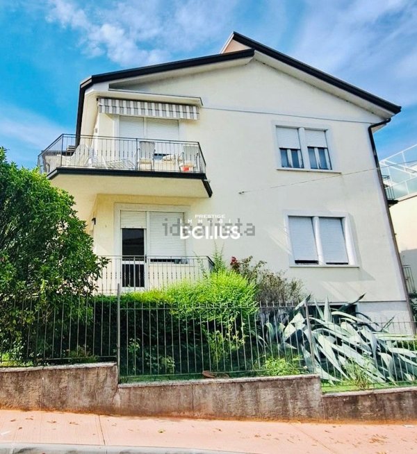 casa indipendente in vendita a Desenzano del Garda