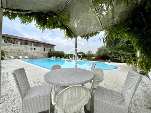 casa indipendente in vendita a Desenzano del Garda