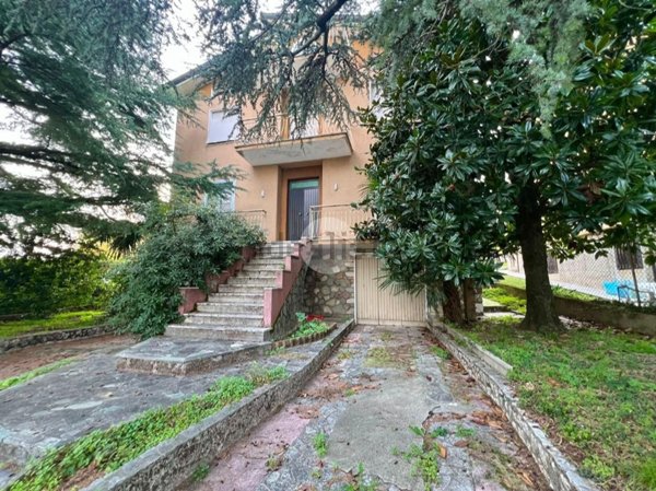 casa indipendente in vendita a Desenzano del Garda