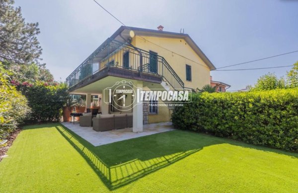 casa indipendente in vendita a Desenzano del Garda