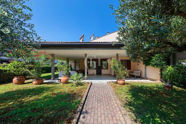 casa indipendente in vendita a Desenzano del Garda