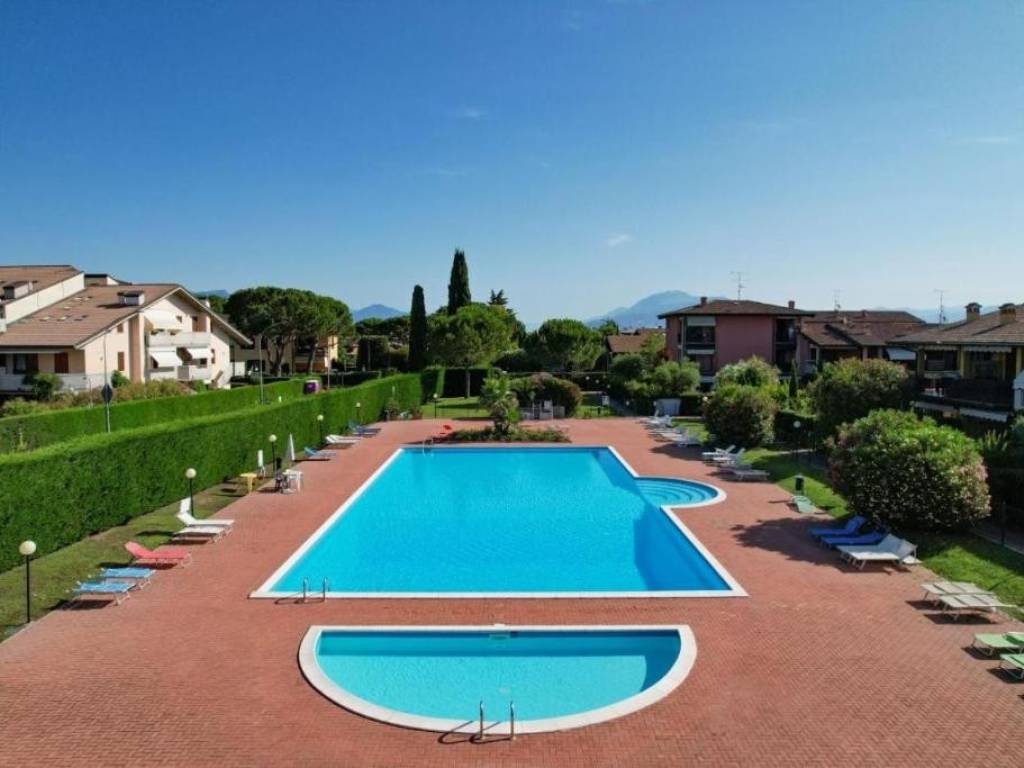 appartamento in vendita a Desenzano del Garda in zona Rivoltella