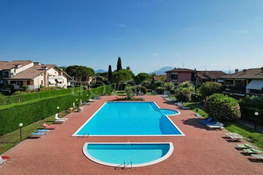 appartamento in vendita a Desenzano del Garda in zona Rivoltella