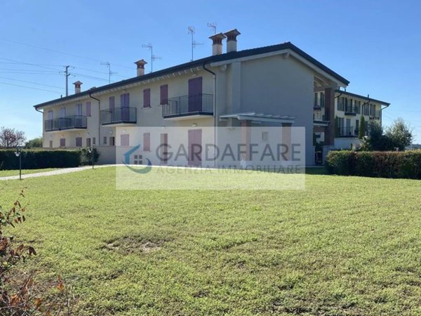 casa indipendente in vendita a Desenzano del Garda in zona Rivoltella