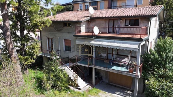 casa indipendente in vendita a Desenzano del Garda