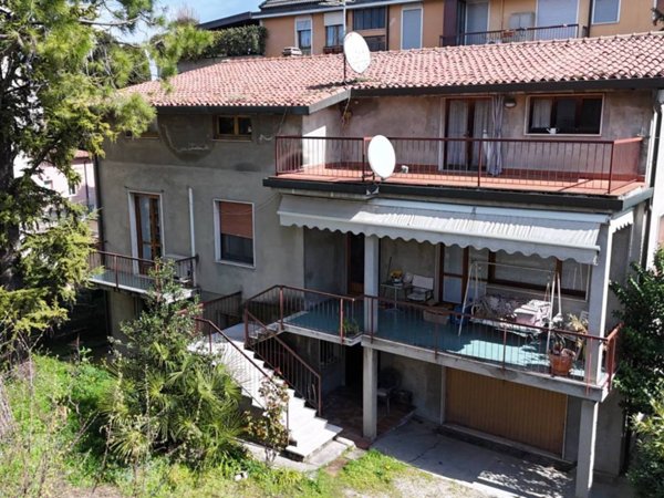 casa indipendente in vendita a Desenzano del Garda